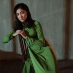 Đại sứ Áo dài Bảo Nguyên lộng lẫy, khuê các trong Áo dài của NTK Việt Hùng