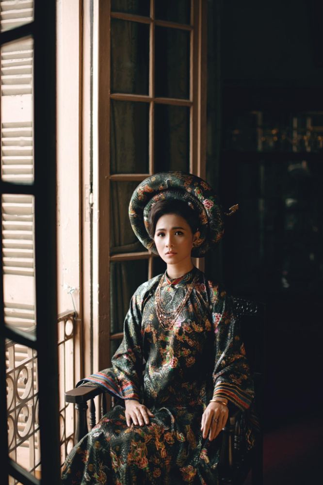10 7 DVĐA Thùy Trang hóa Nam Phương Hoàng hậu đầy uy quyền trong áo dài Việt Hùng
