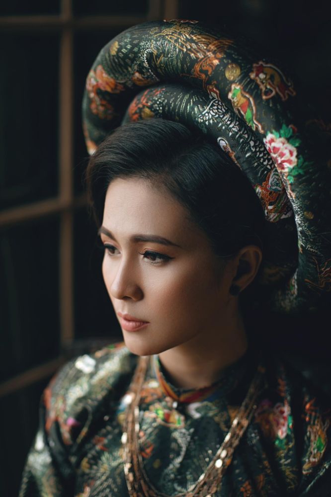11 8 DVĐA Thùy Trang hóa Nam Phương Hoàng hậu đầy uy quyền trong áo dài Việt Hùng