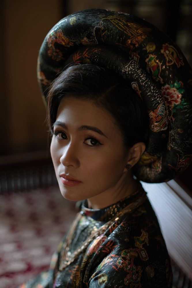 13 8 DVĐA Thùy Trang hóa Nam Phương Hoàng hậu đầy uy quyền trong áo dài Việt Hùng