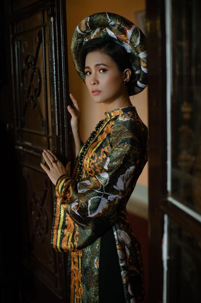 15 5 DVĐA Thùy Trang hóa Nam Phương Hoàng hậu đầy uy quyền trong áo dài Việt Hùng