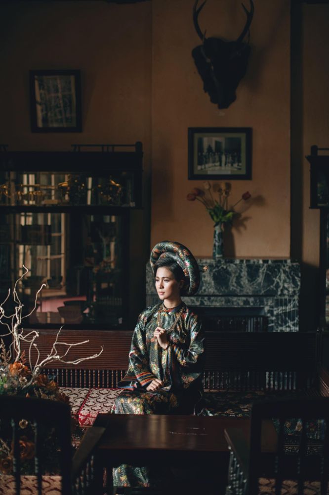 4 9 DVĐA Thùy Trang hóa Nam Phương Hoàng hậu đầy uy quyền trong áo dài Việt Hùng