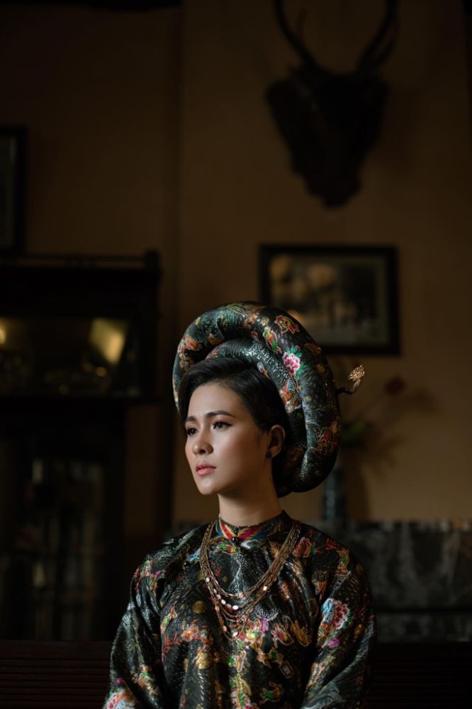 5 11 DVĐA Thùy Trang hóa Nam Phương Hoàng hậu đầy uy quyền trong áo dài Việt Hùng