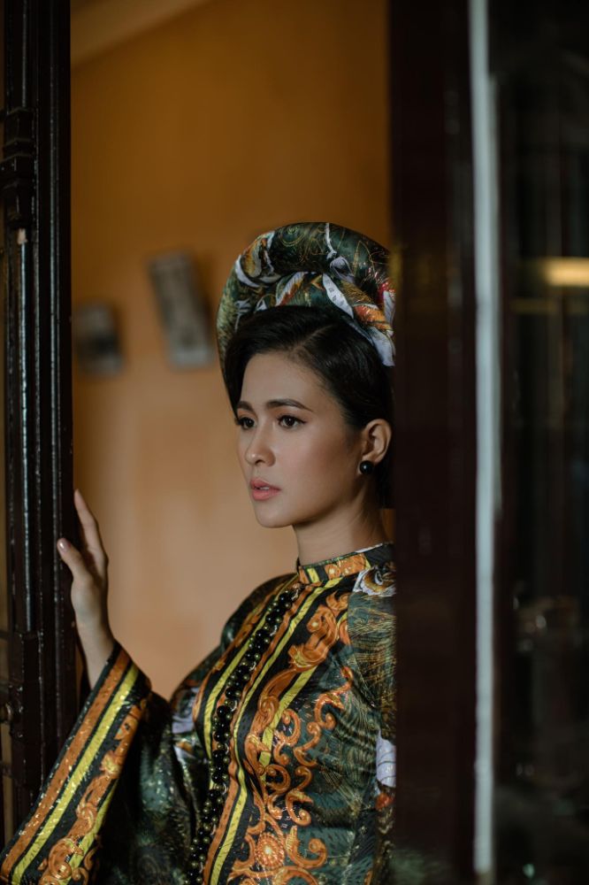 8 6 DVĐA Thùy Trang hóa Nam Phương Hoàng hậu đầy uy quyền trong áo dài Việt Hùng