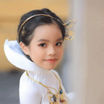 Đỗ Hoàng Thiên Nga thần thái, sang trọng trong BST Áo dài của NTK Việt Hùng