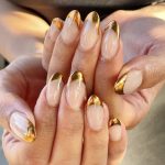 Móng tay màu metallic ánh kim đang là xu hướng làm đẹp mới của hội sành mốt
