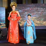 Minh Châu- Mẫu nhí 9 tuổi cùng hoa hậu Lê Hoàng Phương gây ấn tượng mạnh mẽ trên sàn diễn “Tôn vinh bản sắc Việt