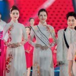 Hoa hậu nhí Phùng Hiểu Anh và Á hậu nhí Bảo Linh tỏa sáng rạng rỡ trong đêm khai mạc Lễ hội Hoa phượng đỏ Hải Phòng