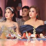 ‘Ca sĩ tỉ phú’ Hà Phương vừa bay từ Mỹ về Việt Nam tham dự Fashion Show của Chung Thanh Phong