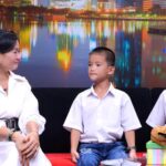 Nhói lòng trước ước mơ giản dị của hai bé song sinh mất ba, khiến ai cũng rơi nước mắt