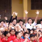 Dàn Cast hóa thành Sao Đỏ, Dương Lâm “Hòa tan” với các em học sinh