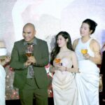 A Tuân kỷ niệm “Lệ Ngang Trời” đạt 2 tỷ view, quy tụ đông đảo nghệ sĩ và fan quốc tế