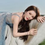 Lý Nhã Kỳ mang ngựa về resort chụp ảnh, tái hiện khí chất Tết Bính Ngọ