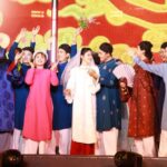 1.000 bạn trẻ mặc Việt Phục đồng diễn trong ngày hội Tóc Xanh Vạt Áo lần VI